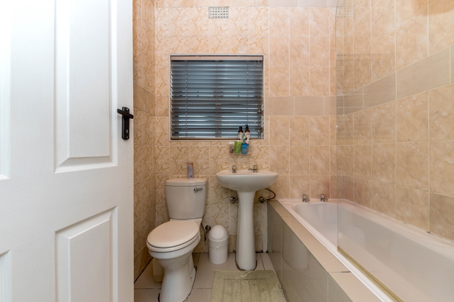 4 Bedroom Property for Sale in Ferness Estate Western Cape